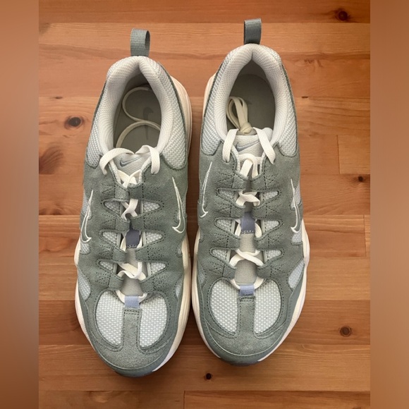 Nike Tech Hera Light Silver/Sail/Flat Pewter/Mica Green Size 10 New Without Box - Picture 3 of 6